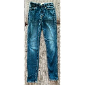 True Religion “Caia” Ultra-high Rise Blue Jeans, Sz 26W